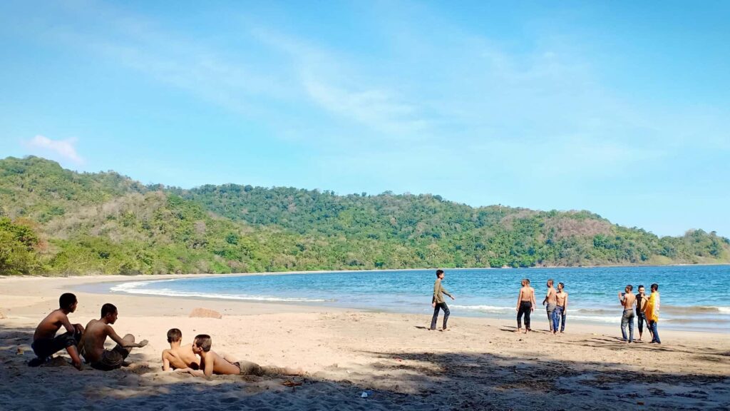 Pantai Nanggelan