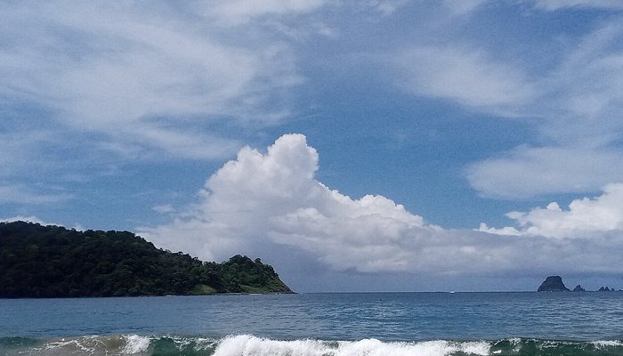 Pantai Nanggelan Jember: Pesona Pantai Tersembunyi di Selatan Jember